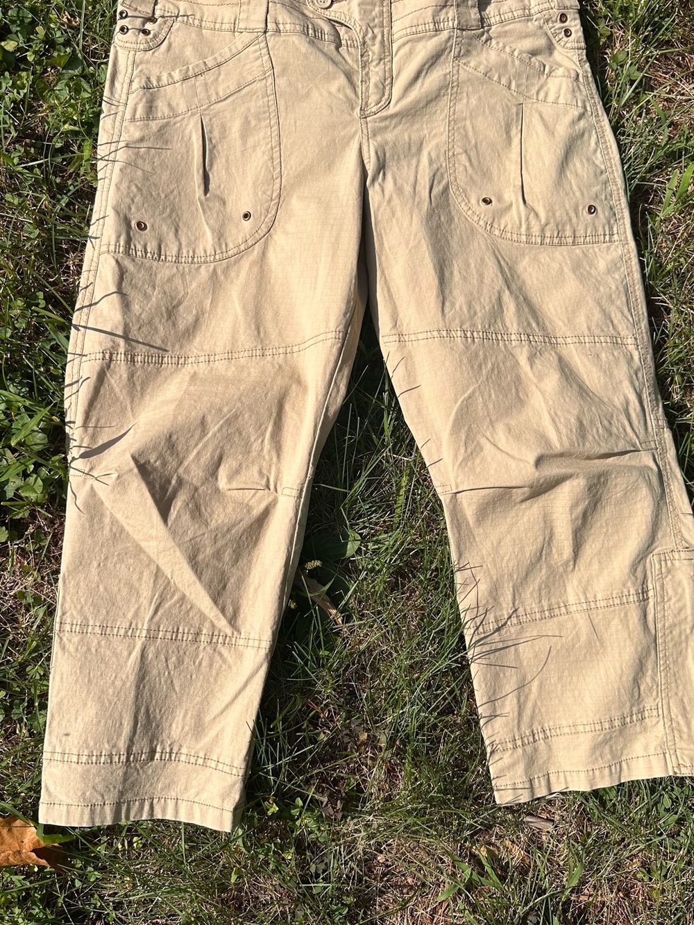 Y2K Vintage Plugg Women's Cargo Capris - Tan with Rivets & Unique Fly Detailing